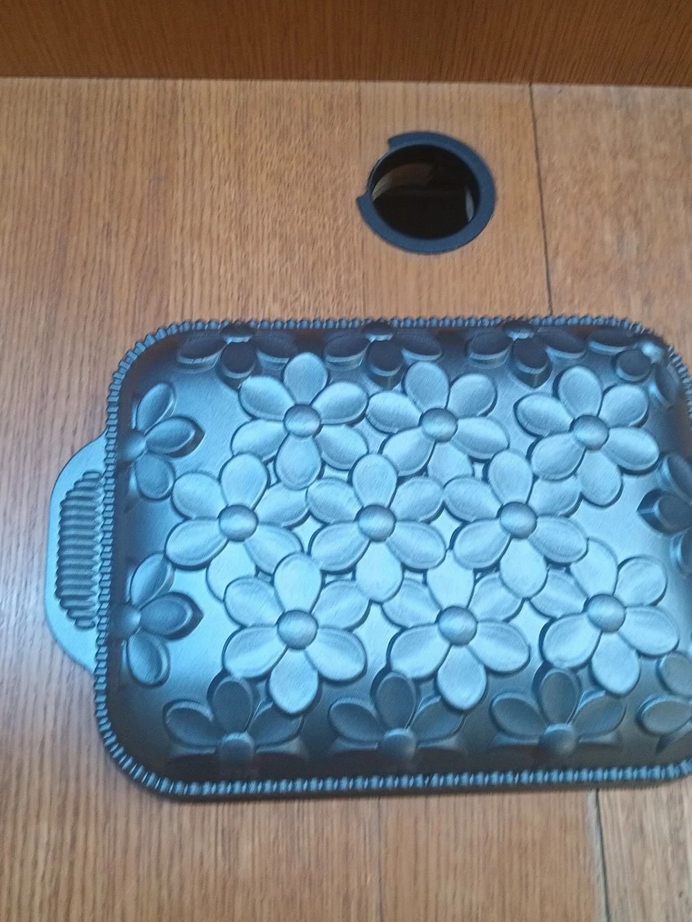 Nordic Ware Daisy Cake Pan - Black